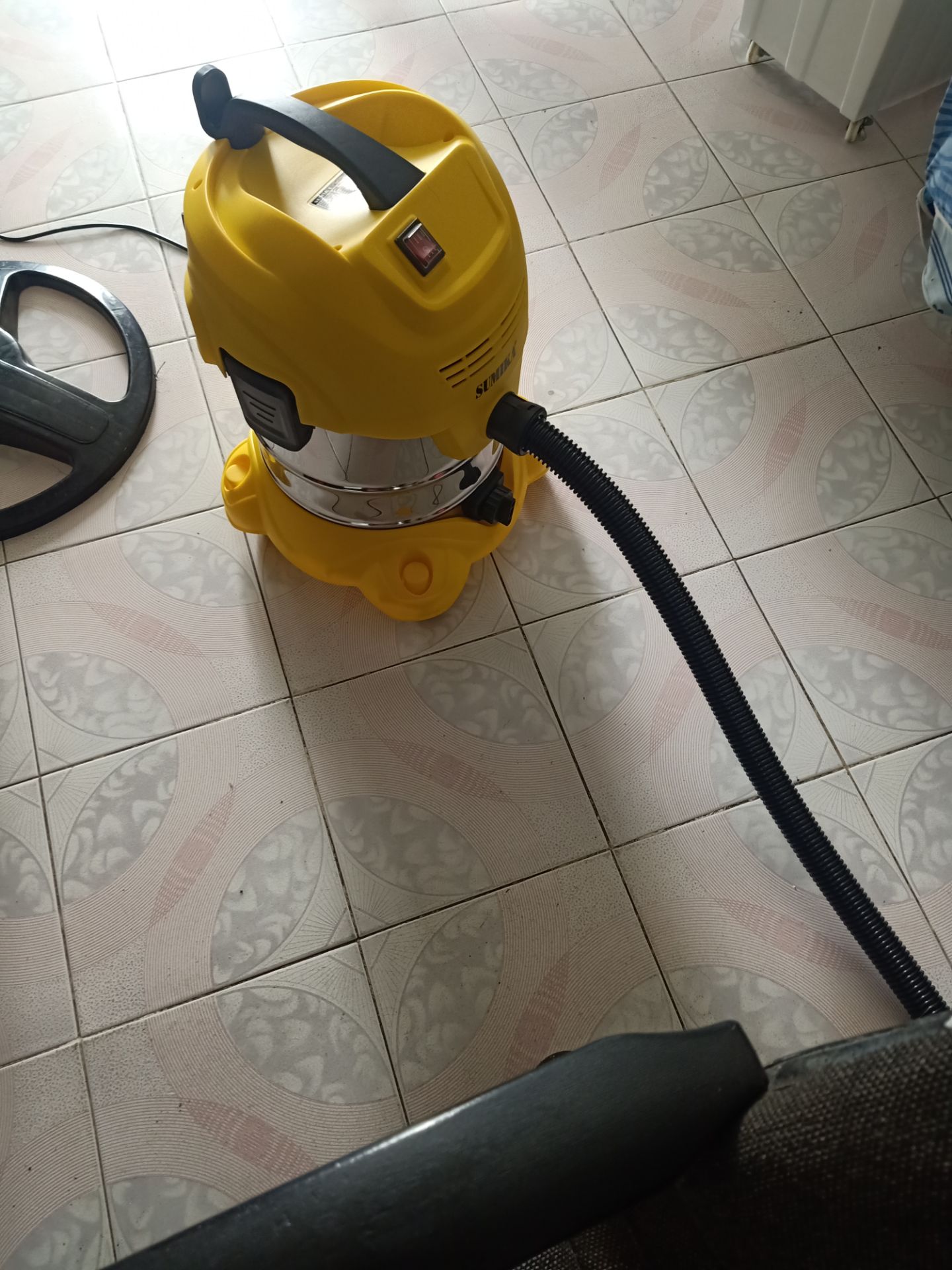 máy xài ok mạnh trong tầm giá . nhân viên giao hàng tận tình tuy đặt nhầm địa chỉ nhưng nhân viên vẫn hổ trợ tận tình từ chăm sóc khác hàng đến nhân viên giao hàng .