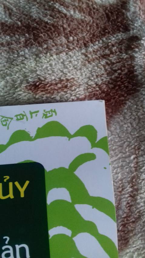 Chào tiki, mình đã mua rất nhiều sách trên tiki và đây là lần đầu tiên mình shock khi nhận sách. Ba cuốn sách gồm Phong thủy trong bất động sản, Donald Trump chiến lược đầu tư bất động sản và Bất động sản căn bản, đều được giao:
1. Không có bọc nilon bên ngoài.
2. Sách phủi đầy bụi.
3. Sau khi lau bụi xong, sách trông rất cũ trong khi sách mới được xuất bản đầu năm 2021.
4. Đặc biệt là cuốn Phong thủy trong bất động sản thì vô cùng cong quẹo, gấp mép.
5. Mình thật sự buồn vì giá sản phẩm và chất lượng bề ngoài của sản phẩm tỷ lệ nghịch nhau.
Mình rất mong tiki cải thiện về chất lượng sản phẩm trước khi giao hàng.
Trân trọng cảm ơn.