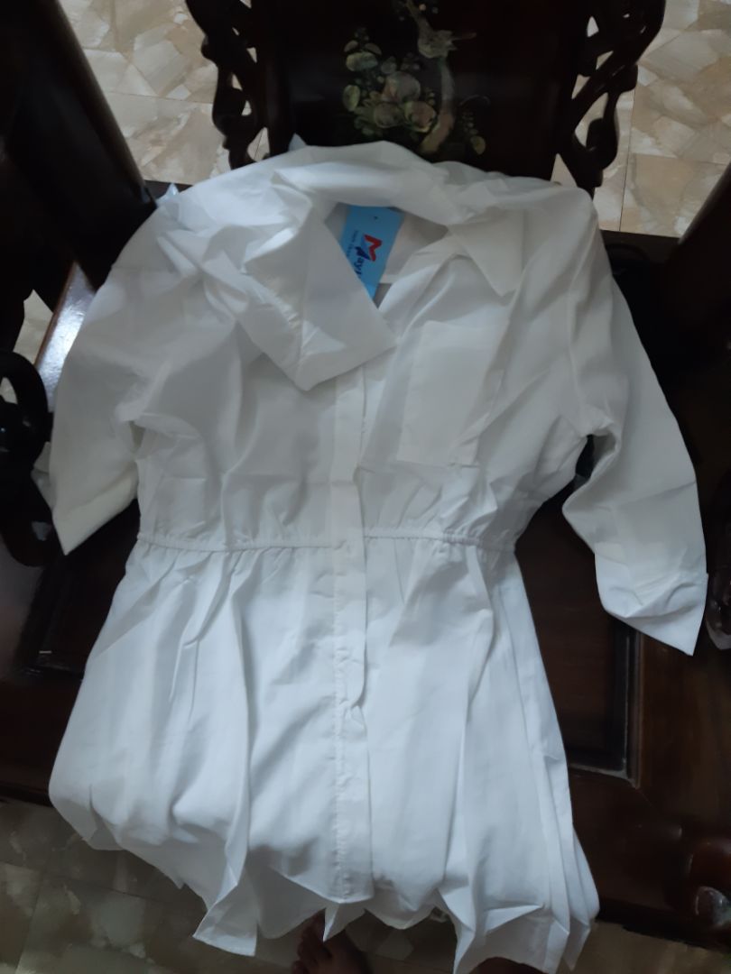 dáng giống hình, vải ổn nhưng có vẻ nóng
mặc đi chơi thì cũng oke