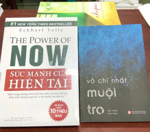 Sống như 1 cái cây. Cái tựa rất cuốn. Những cuốn sách mà mình sẽ  đọc tuàn này đây.