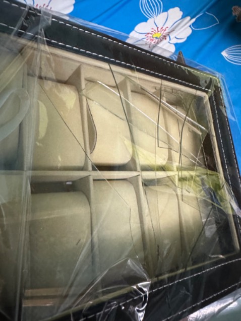 Giao hàng quá tệ, mở ra đã bể gương thì làm gì được nữa, quá chán