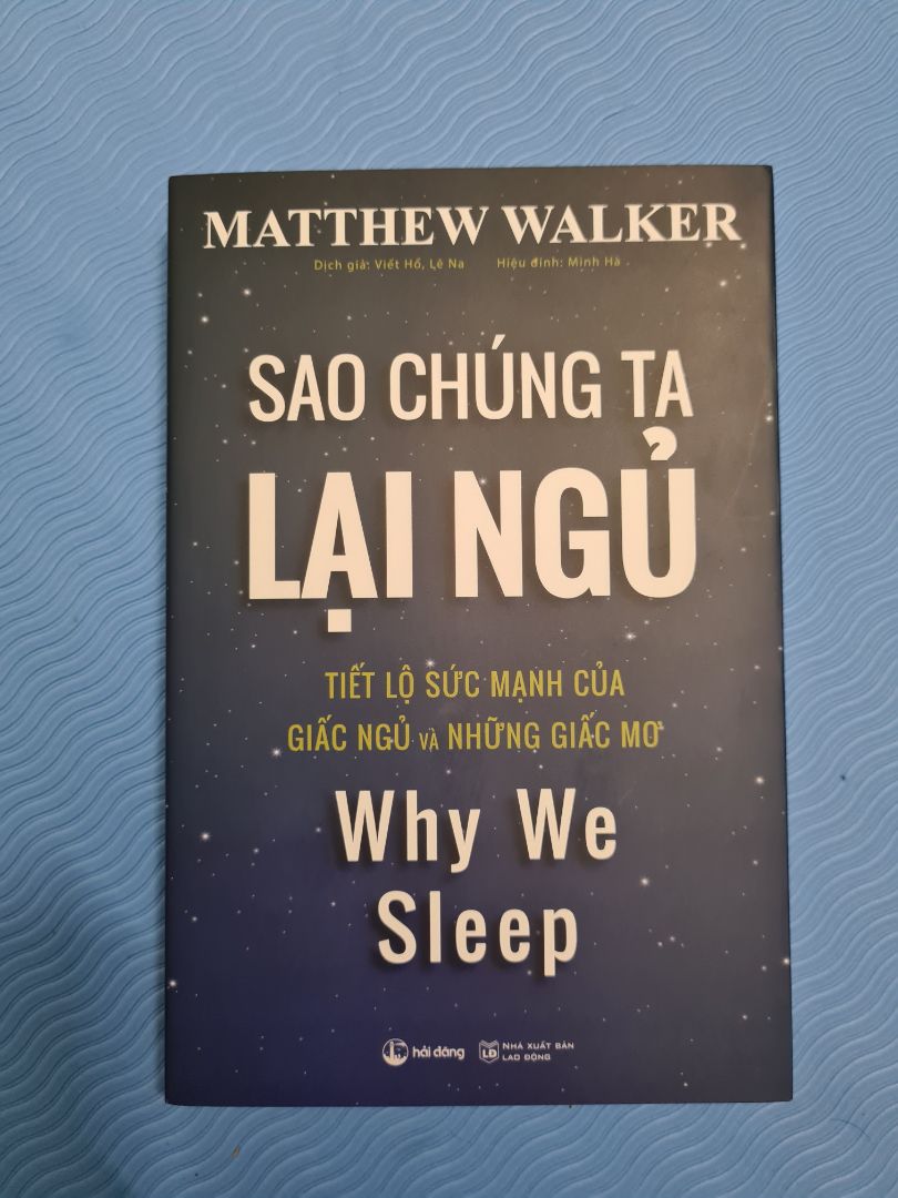 Sách rất hữu ích cho những ai đang bị chứng mất ngủ hoặc khó ngủ. Những kiến trong sạch giúp người đọc thấy được lợi ích mà giấc ngủ mang đến: giúp tinh thần sản khoái và hồi phục những vết thương của cơ thể nhanh hơn...v...v...
Giúp chúng ta nhận ra rằng mình đang bị những điều tưởng chừng như chẳng liên quan gì hóa ra lại đang khiến chúng ta bị mất ngủ nhiều hơn như về việc ăn uống chẳng hạn.
Những kiến thức mà chỉ có đọc sách chúng  ta mới biết được và không đại khái chung chung như những gì chúng ta thấy tràn lan trên mạng.
Về nhà bán, giá ổn và siêu rẻ mình săn được hồi 10/10. Chất lượng sách Ok, có bọc nilon bảo vệ, giao hàng nhanh và shipper lịch sự.
Sẽ ủng hộ Shop lần sau nữa. Sách rất hữu ích cho những ai đang bị chứng mất ngủ hoặc khó ngủ. Những kiến trong sạch giúp người đọc thấy được lợi ích mà giấc ngủ mang đến: giúp tinh thần sản khoái và hồi phục những vết thương của cơ thể nhanh hơn...v...v...
Giúp chúng ta nhận ra rằng mình đang bị những điều tưởng chừng như chẳng liên quan gì hóa ra lại đang khiến chúng ta bị mất ngủ nhiều hơn như về việc ăn uống chẳng hạn.
Những kiến thức mà chỉ có đọc sách chúng  ta mới biết được và không đại khái chung chung như những gì chúng ta thấy tràn lan trên mạng.
Về nhà bán, giá ổn và siêu rẻ mình săn được hồi 10/10. Chất lượng sách Ok, có bọc nilon bảo vệ, giao hàng nhanh và shipper lịch sự.
Sẽ ủng hộ Shop lần sau nữa.