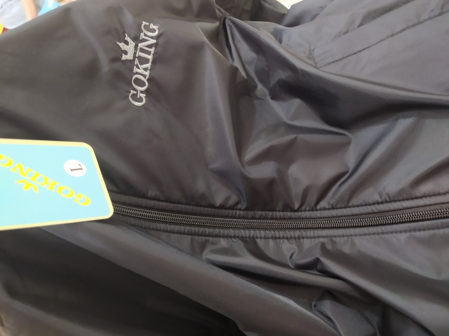 mình mua mà bấm đặt nhầm màu có liên hệ với shop thì shop vui vẻ giúp mình đổi, mình cứ sợ không đổi được may quá, áo của shop đẹp lắm mình mặc bạn khen quá trời, mình sẽ giới thiệu cho người thân mua hàng của shop để yên tâm hơn