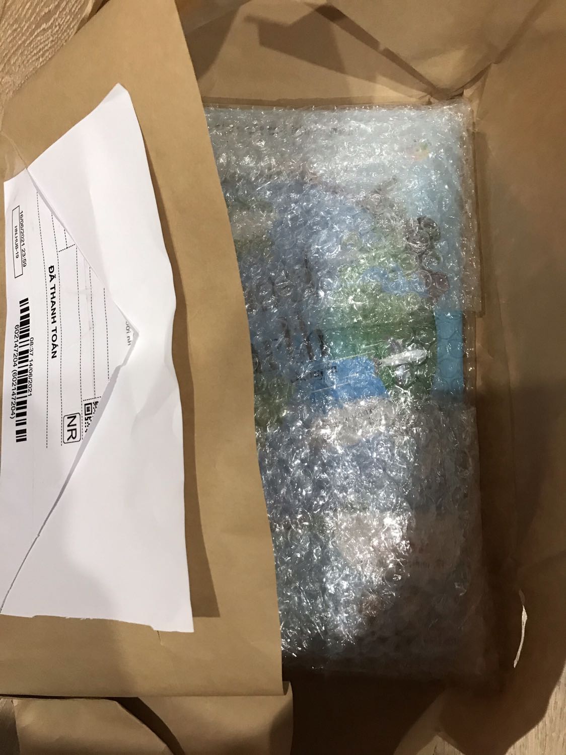 Sách bọc cẩn thận. Sách đẹp, lật mở tương rác khiến con mình rất vui. Thông tin dễ hiểu, dễ đọc. Rất hài lòng với sách Đinh Tị.