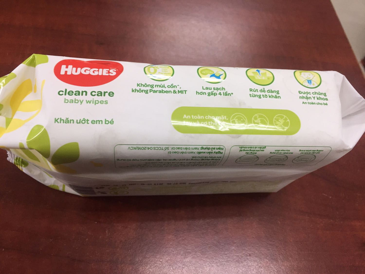 Sản phẩm giao hàng cho mình vô cùng cũ, bẩn, nắp mở đã hỏng luôn, mình vẫn nghĩ chất lượng sản phẩm tốt như những lần trước nên chủ quan không xem hàng. Mình còn đặt tiki save cho sản phẩm này nữa. Cảm thấy tiki đang *** dối khách hàng. Cực lù tức giận và thất vọng.