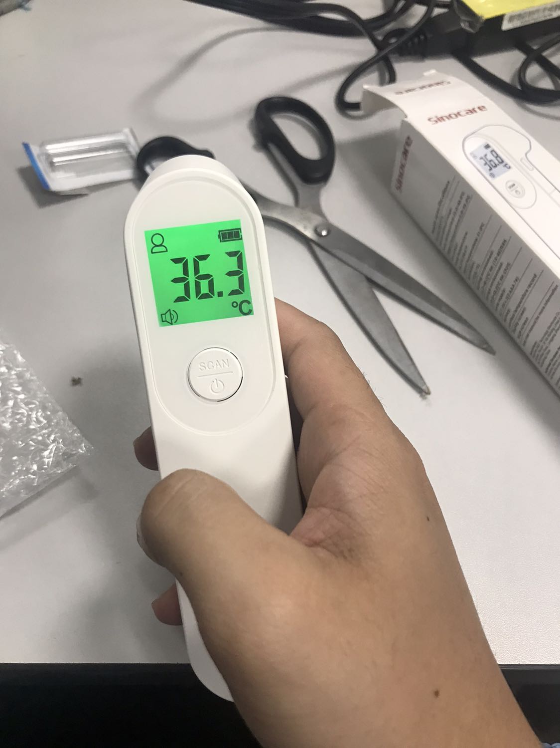 Đo rất nhanh, nhiệt độ cơ thể & đồ vật.
Màu trắng có thể mau dơ
Màn hình có nhiều vết Đo rất nhanh, nhiệt độ cơ thể & đồ vật.
Màu trắng có thể mau dơ
Màn hình có nhiều vết