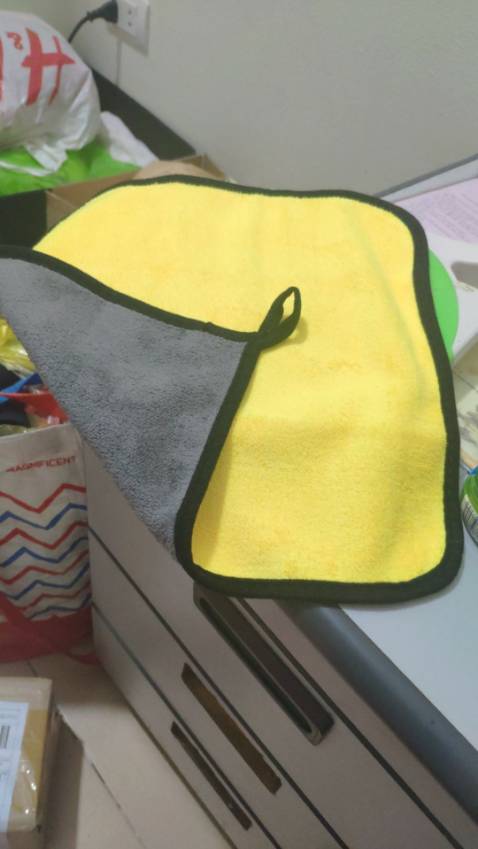 Sản phẩm đẹp, thấm hút tốt, bám bụi tốt nên lau khá sạch! Mua dùng khăn lau này giá tốt mà có khi còn xịn hơn cả mấy khăn lau mặt mua ở ngoài siêu thị ấy chứ :3 hihi