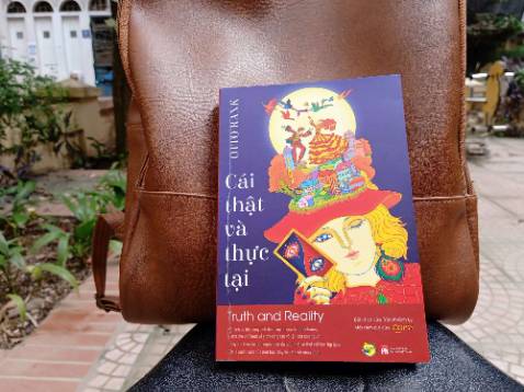 Một cuốn sách rất tuyệt vời trong hệ Phân tâm học và giai đoạn chuyển giao sang một nền tâm lí trị liệu hiện đại, thiết thực và hữu ích. Những phân tích của Otto Rank rất sắc bén, giàu tính triết học và gợi mở. Đặc biệt thích thú vì nó gợi đến Carl Rogers. Đây đúng là tiền thân của lí thuyết thân chủ trọng tâm - lấy bệnh nhân làm trung tâm. Một cuộn sách cực kì đang đọc. Tiki giao hàng rất nhanh và sách rất đẹp ạ, lại có cả mã giảm giá của tiki, làm bookmark cũng tiện. Cảm ơn nhà sách