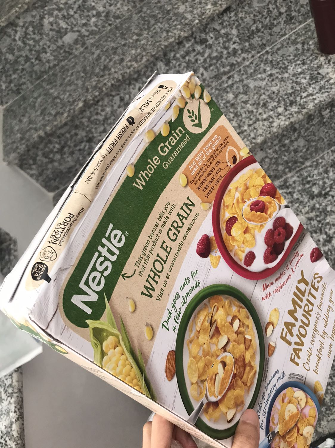 Đồ ăn mà giao không gói gém gì lại cả, giao tới thì hộp móp méo thế này, mở hộp ra thì bánh nát bấy, ăn làm sao thấy ngon đc nữa? Đồ ăn mà giao không gói gém gì lại cả, giao tới thì hộp móp méo thế này, mở hộp ra thì bánh nát bấy, ăn làm sao thấy ngon đc nữa?