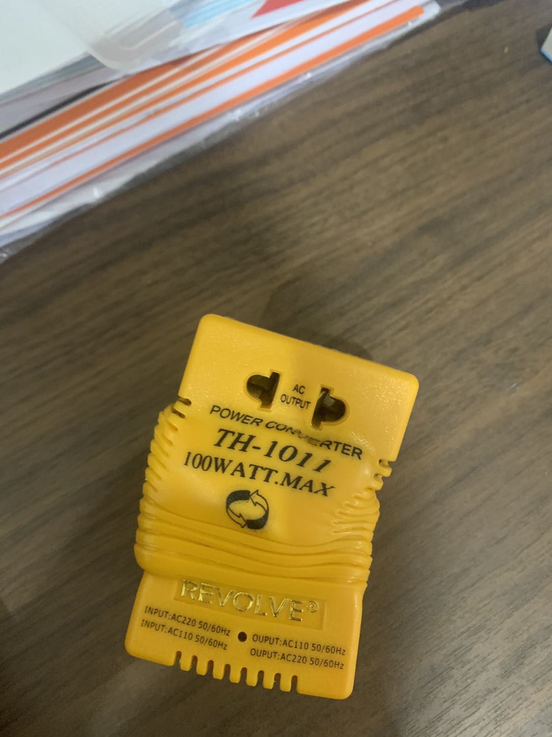 Sản phẩm lúc cắm vào ổ điện thì phát ra tiếng nổ lớn, làm nhảy CB điện trong nhà. Bộ đổi nguồn mới mua bị biến dạng. May mắn là không ảnh hưởng đến tính mạng người trong nhà. Đề nghị TKi làm việc với nhà cung cấp để hoàn tiền và đền bù thiệt hại cho tôi.