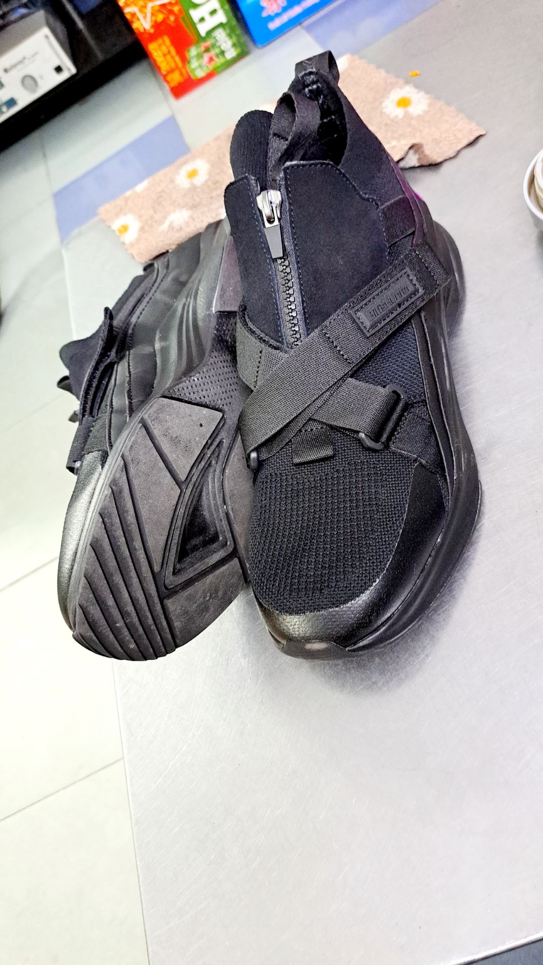 đẹp, vừa chân, đen sang trọng.