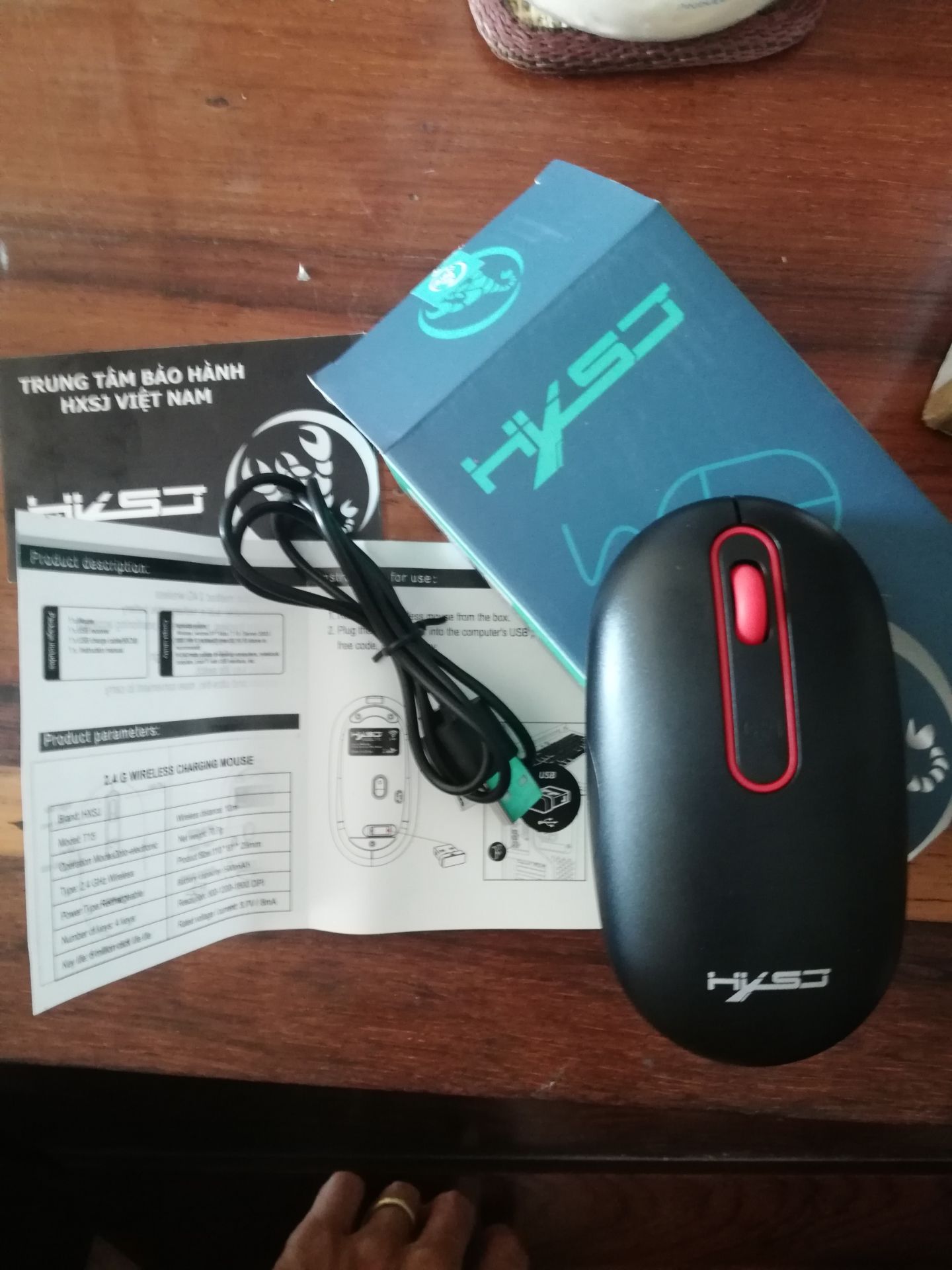 chuột đẹp, cầm thoải mái, thoáng ko nóng tay. Đúng miêu tả. nên mua.