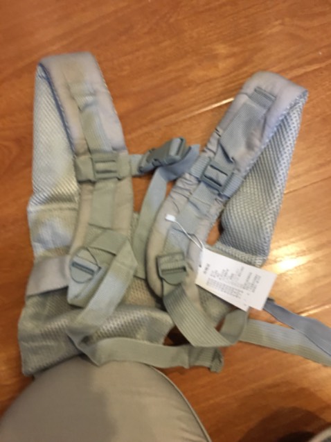 Đai địu có chất lượng rất tốt. Dây đai chắc chắn, dễ dàng thay đổi chiều dài,  khoá loại to, đệm ngồi êm, , không xẹp lún