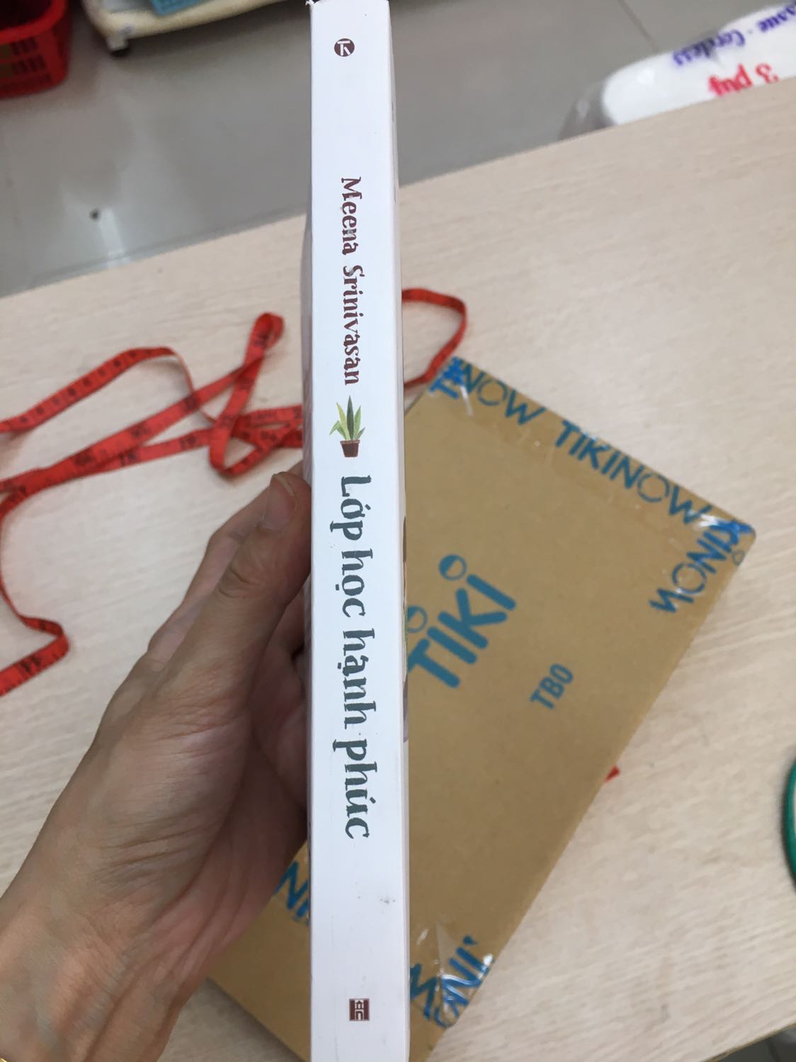 Bìa sách gập nếp, sách đã qua sử dụng, bìa sách nhiều vết bẩn, sách không được bọc, chất giấy xấu.