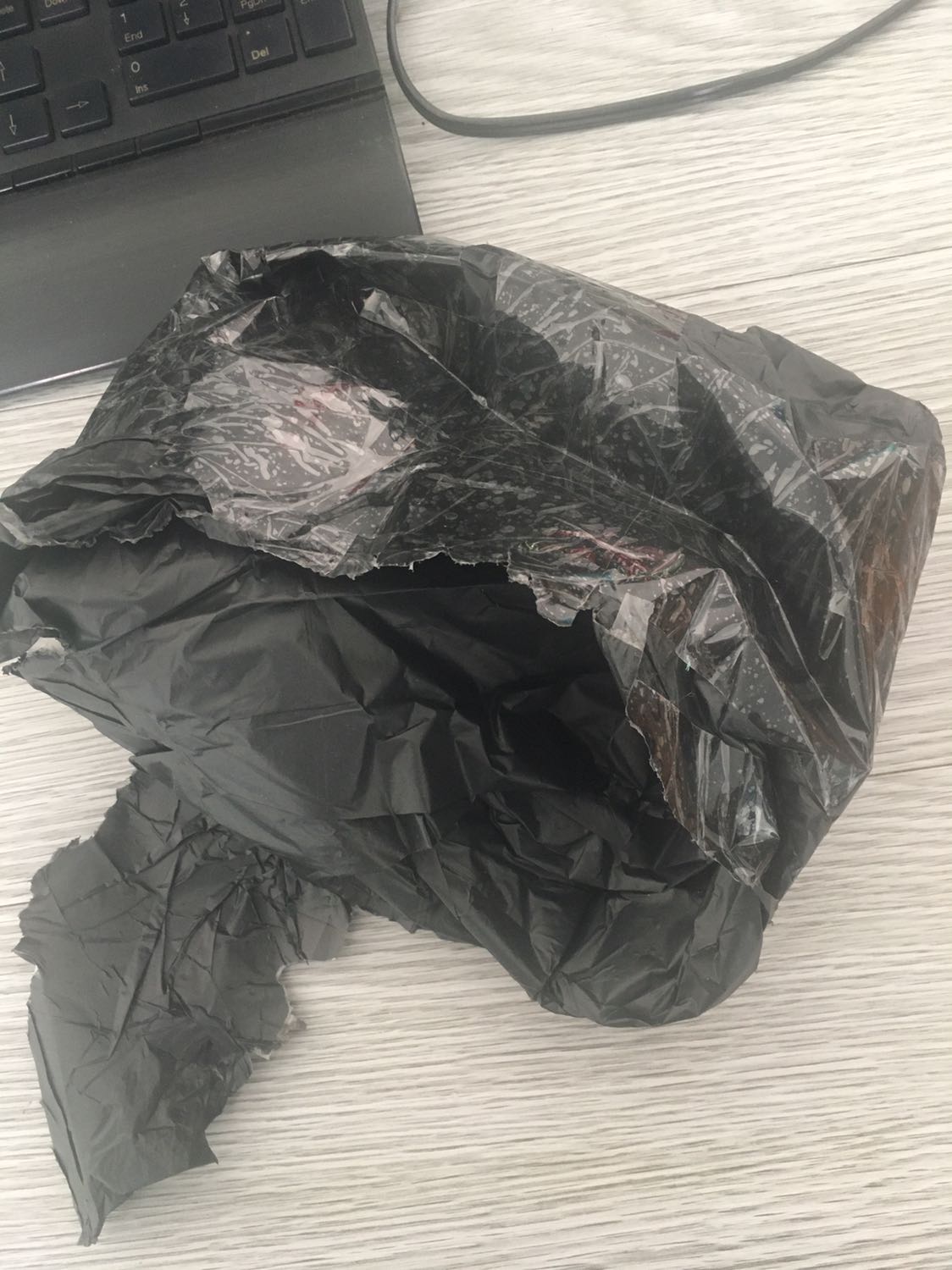 Bọc không kỷ không có giảm sóc, cho 4 sao thôi nhé móp hết mấy góc vỏ hộp