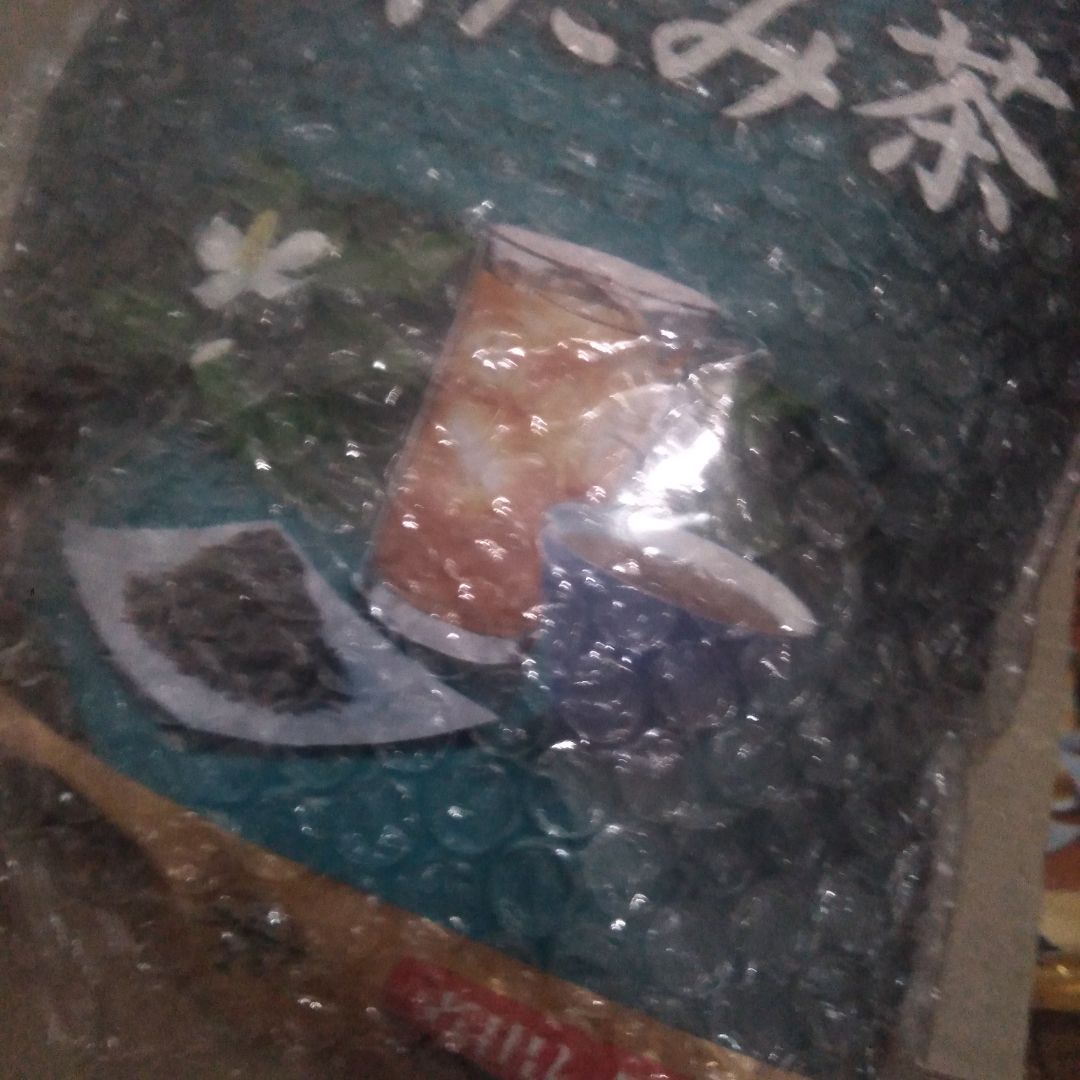 Sau cú sốc đầu đời, Uyên bắt đầu thay người lớn quán xuyến mọi công việc trong gia đình, từ nấu nướng, dọn dẹp nhà cửa, chăm sóc, bảo