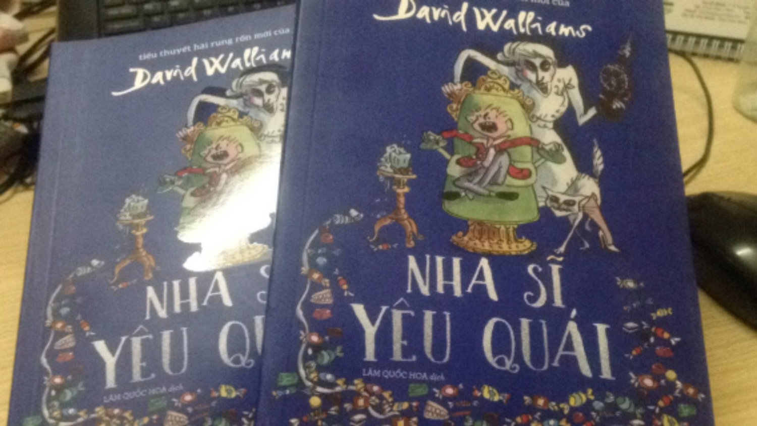MÌNH ĐẶT HÀNG TỪ 8/4 NGÀY 9/4 NHẬN DC *** BÁO SẼ GIAO HÀNG TRONG NGÀY, CHỜ MÃI CŨNG KO THẤY, NGÀY 12/4 PHÀN ÁNH QUA TỔNG ĐÀI,NGÀY 13/4 TIẾP TỤC NHẬN DC *** BÁO SẼ GIAO HÀNG TRONG NGÀY, VÀ LẠI MỘT LẦN NỮA KO ĐÚNG HẸN, BÉ NHÀ MÌNH CẦN SÁCH ĐỂ ĐỌC VÀ LÀM BÀI KIỂM TRA CÔ GIÁO YÊU CẦU, NGÀY 15/4 PHẢI NỘP BÀI, HN 14/4 TIKI MỚI GIAO HÀNG TRONG KHI MÌNH CŨNG PHẢI ĐẶT TIẾP ĐƠN BÊN *** NGÀY 13/4 VÀ *** ĐÃ GIAO HÀNG NGAY NGÀY 14/4 .MÌNH VẪN NHẬN HÀNG CHO TIKI VÀ SÁCH DUP THÌ CÓ THỂ LÀM QUÀ TẶNG DC .NHƯNG CÓ LẼ LẦN SAU MÌNH SẼ CÓ SỰ CÂN NHẮC KHI BOOK HÀNG BÊN TIKI. XIN CẢM ƠN