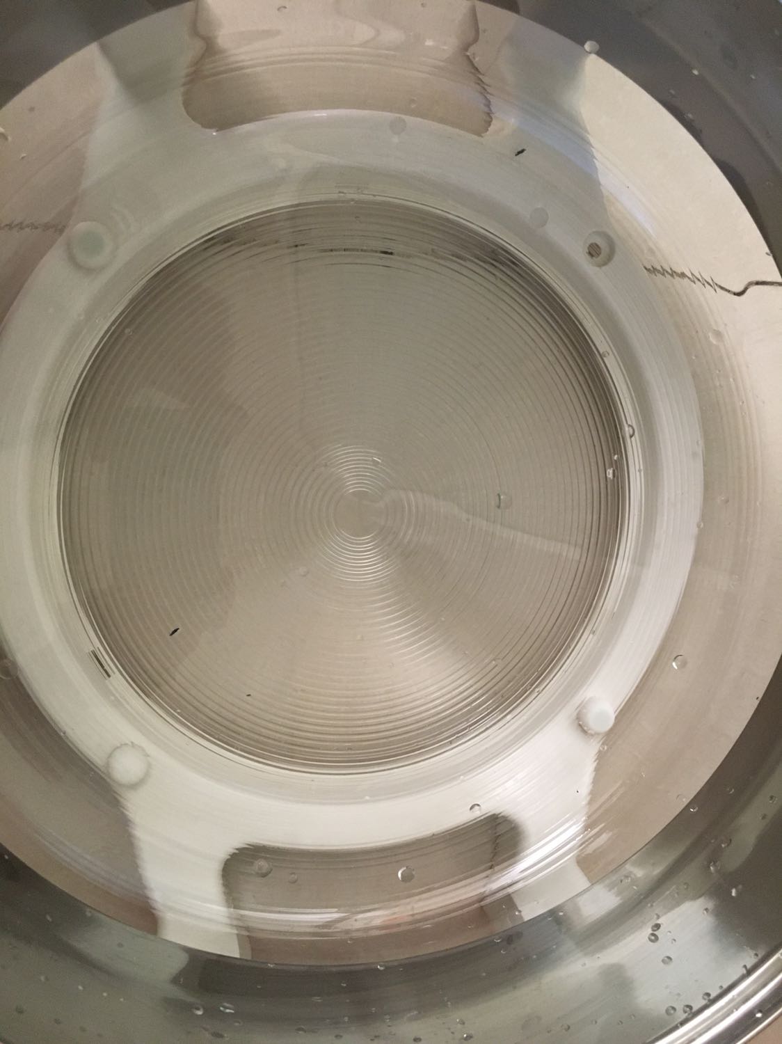 Mình mới nhận hàng, có kiểm tra sơ trước khi nhận xem có bị bể không. Tưởng ok nhận hàng. Ai ngờ lúc lấy ra vệ sinh chuẩn bị nướng thì thấy thiếu 1 cái nút kê lò lướng. Thiếu nó nồi kệp kênh sao dám sử dụng. Đề nghị tiki giải quyết sớm giúp mình để mình sớm đc sử dụng sản phẩm.