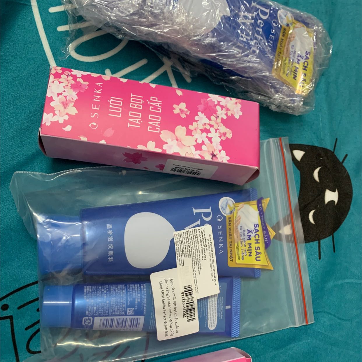 Giao hành nhanh hơn dự kiến 2 ngày, đóng gói cẩn thận lắm luôn (có dán sticker cảnh báo hàng dễ vỡ 😄), sản phẩm chuẩn hàng, được tặng quà lưới tạo bọt. Tks shop nhiều