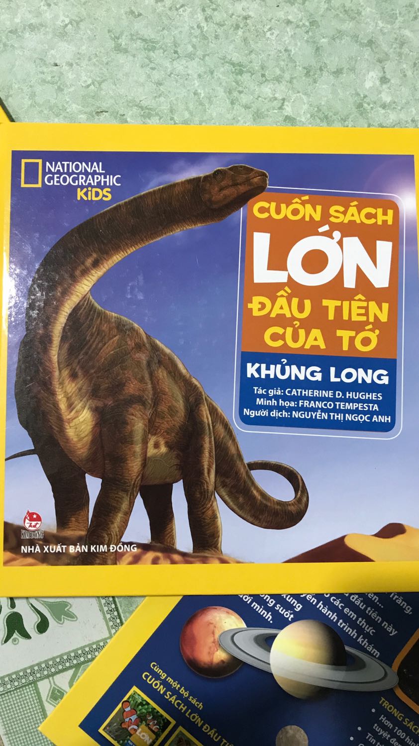 Sách bìa bóng, cứng. Bên trong giấy bóng in màu. Màu sắc rỏ nét, hình ảnh hấp dẫn.