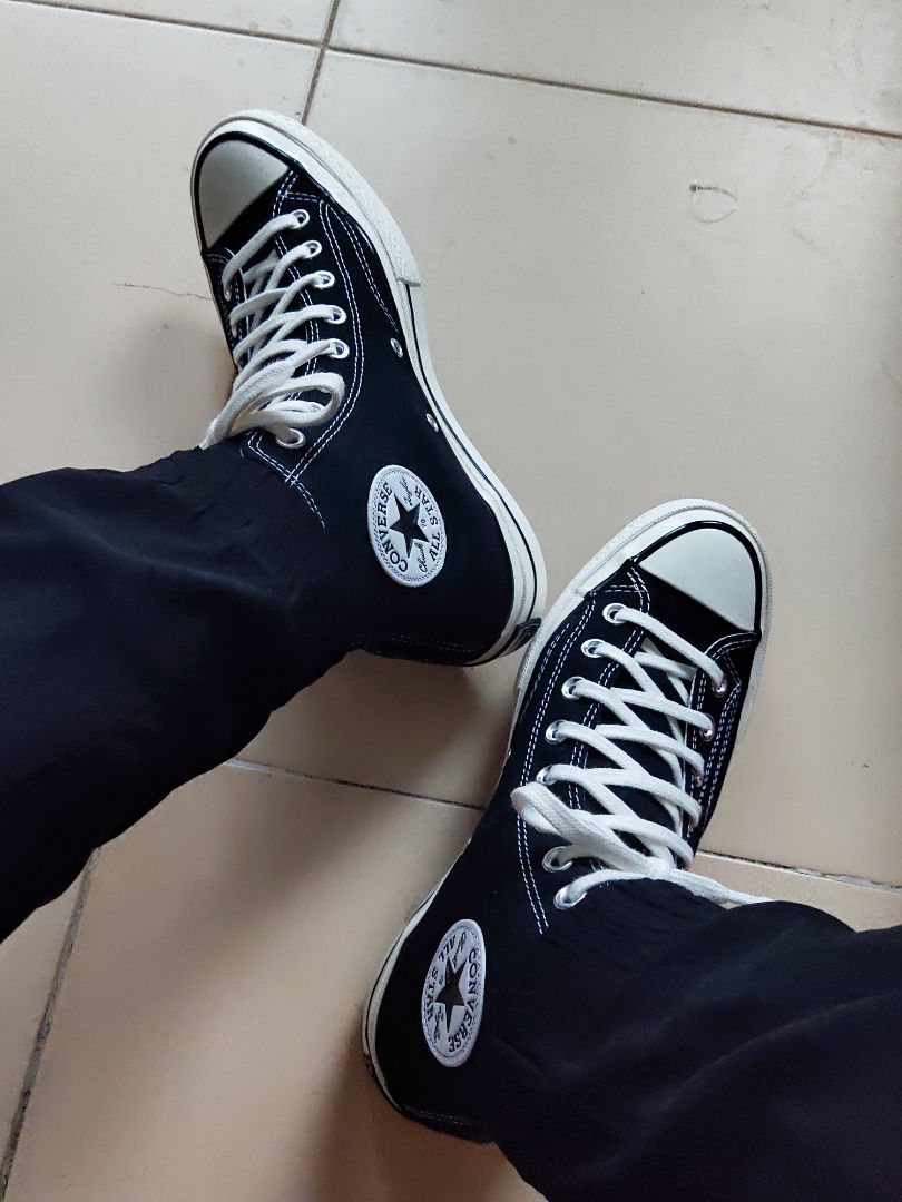 giày BỊ LỖI ĐƯỜNG CHỈ MAY. bên giày nên phải bị chìm dưới phần đế trông mất cân đối khiến cho mình không cảm thấy có sự tỉ mỉ khi làm ra đôi giày này, còn lại thì tiki bọc hàng tốt, hộp nguyên vẹn, đôi giày đi cũng vừa chân.