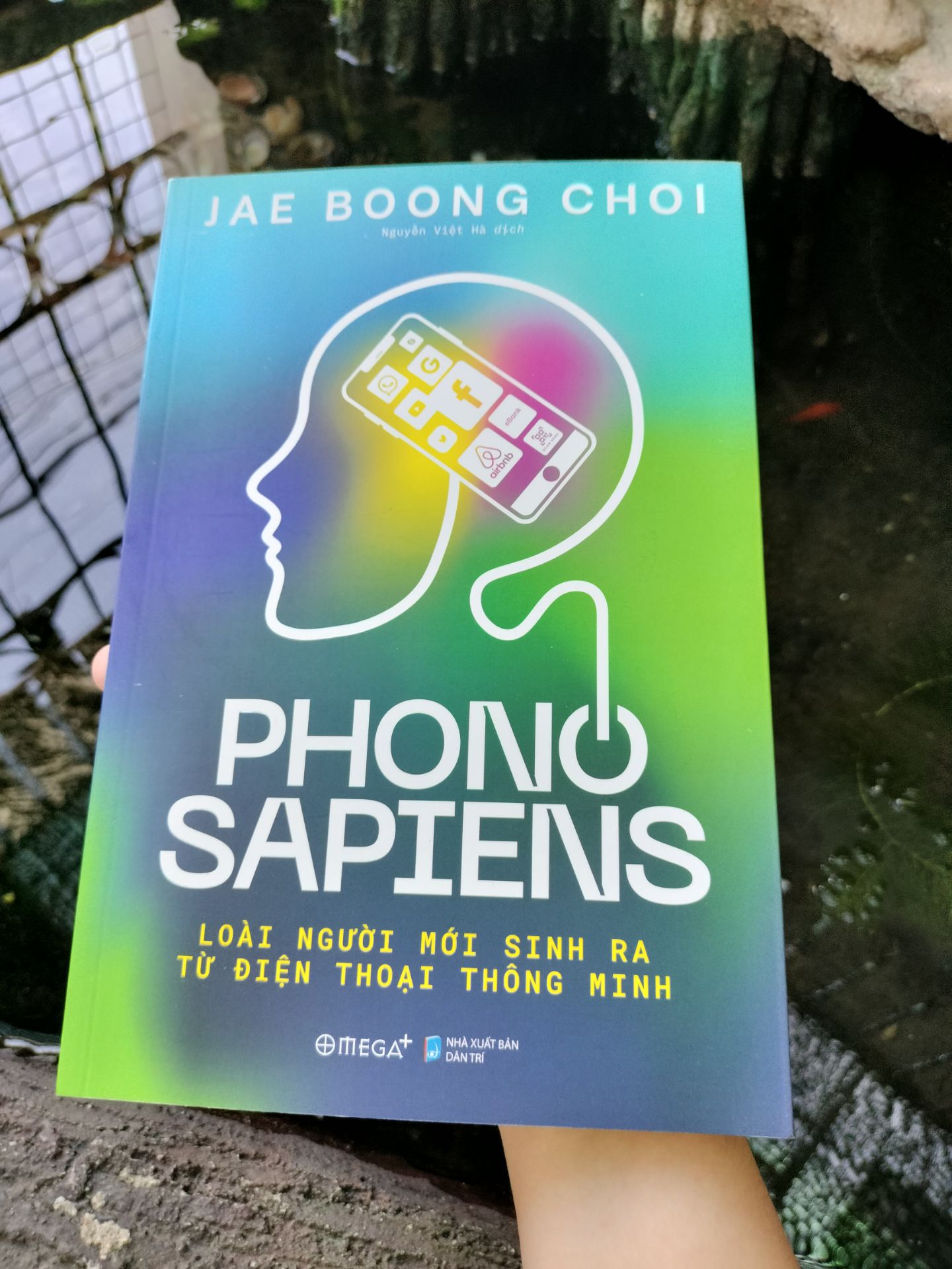 Lo ngại duy nhất của mình là tác giả không có thư mục tham khảo các trích dẫn của ông, ví dụ các thông số và nhận định dẫn đến các lập luận của ông đến từ bài báo, sách, đến từ nguồn nào? Mình biết ông là cây đa đề trong ngành nhưng khơi khơi thế này cũng hơi lo. Các bạn có thể tham khảo mục lục sách để nắm những gì ông muốn trình bày rồi quyết định có nên mua sách hay không.