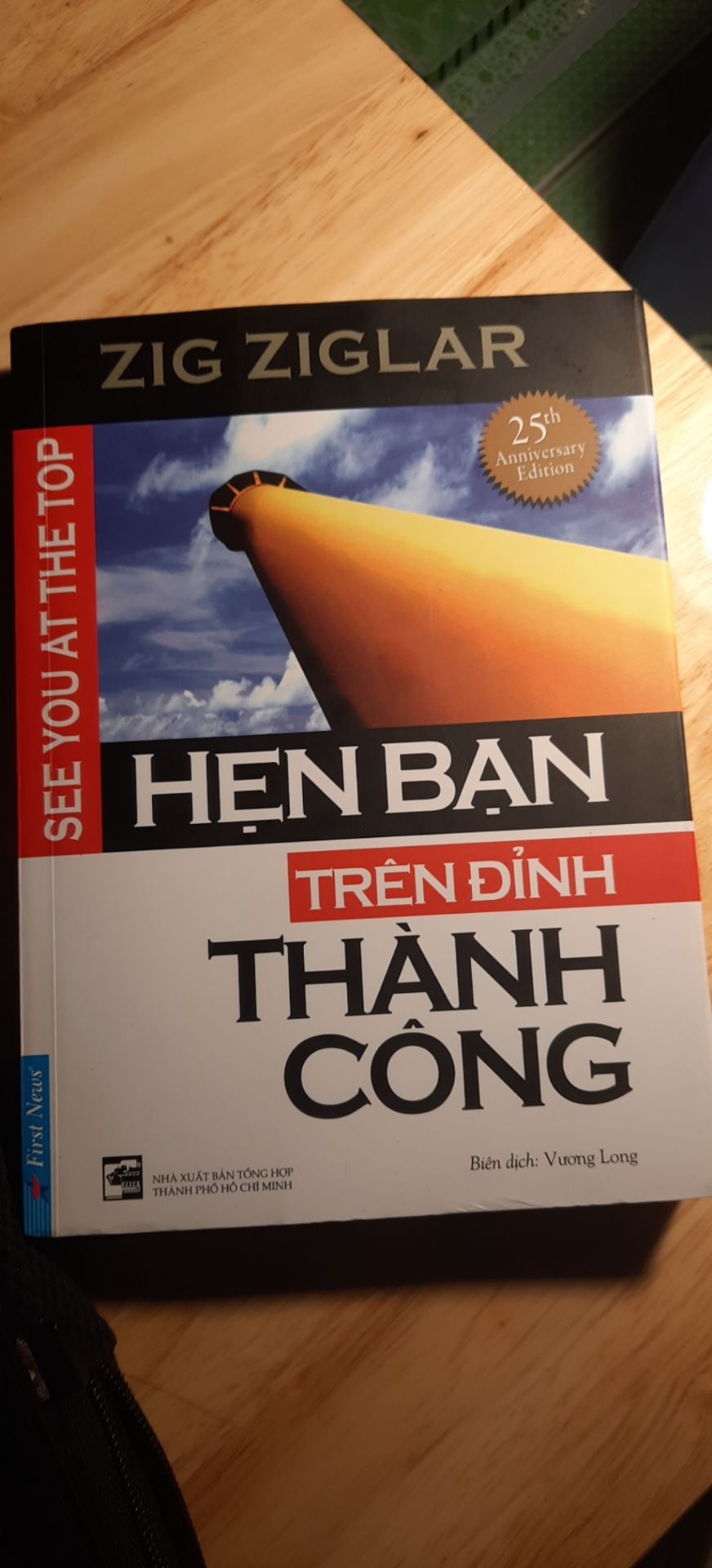thực sự là quyển sách này rất đáng để đọc luôn và shop giao sách cũng rất là nhanh đạt hôm nay 2 ngày sau có rồi🔥🔥