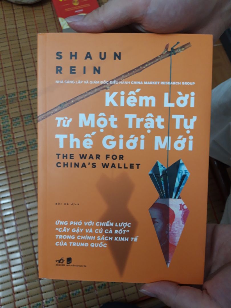 sách rất hay, đóng gói cẩn thận kh bị trầy xước, khuyên mng nên đọc để nắm bắt được tình hình tg hiện nay và tận dụng các cơ hội mới