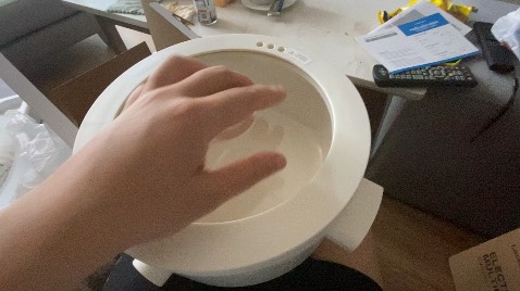 Mình thấy nồi dùng khá ok nhé, cho nước đầy vào đun thì tầm 10p là sôi. Tuy nhiên là phần nồi với đáy nồi không tách rời được nên lúc rửa phải cẩn thận không nước rớt vào chỗ dây diện.