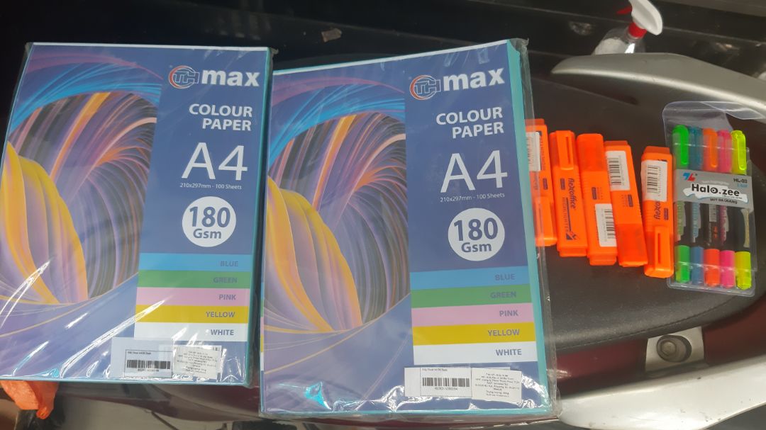 đặt hàng decal đế xanh, giao hàng là giấy màu, xem sp thì thấy tem không hiểu luôn.