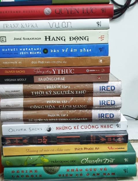 Mùa săn sale tiki thật hao tài. Đây là quyển mình để trong danh sách chờ mua bấy lâu nay chờ ngày sale kịch trần là bấm nút cho vô giỏ hàng thanh toán thôi. Hu hu, danh sách còn dài vô kể. Sách hay nên đọc bạn nhé, mà thiệt, nhiều sách hay quá, bao giờ mới hết.