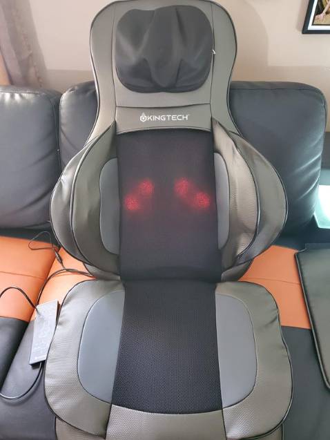 Giao hàng nhanh lắm! Trong Hà Nội giao trong ngày đã đến. Đệm được đóng 2 lớp hộp nên lúc nhận hàng chỉ hơi méo nhẹ bên ngoài không ảnh hưởng gì cả. Dùng đệm quá tốt, massage phần lưng thì cực kỳ đã đặc biệt với người hay ngồi nhiều. Có quai phía sau gán lên ghế rất dễ dàng nên thích có thể mang vừa ngồi vừa làm coi như cái đệm ghế cũng được. Nói chung sản phẩm này tốt.