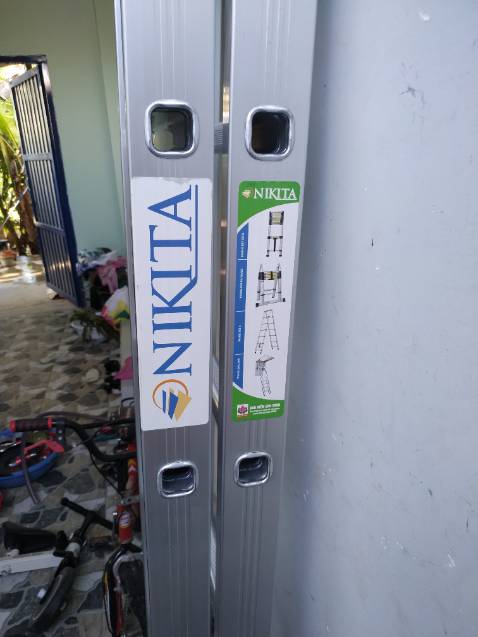 Ship mấy lần mới đến tay do hàng cồng kềnh. Thang khá chắc chắn lại được tặng thêm dây buộc đồ dù mình không chọn.