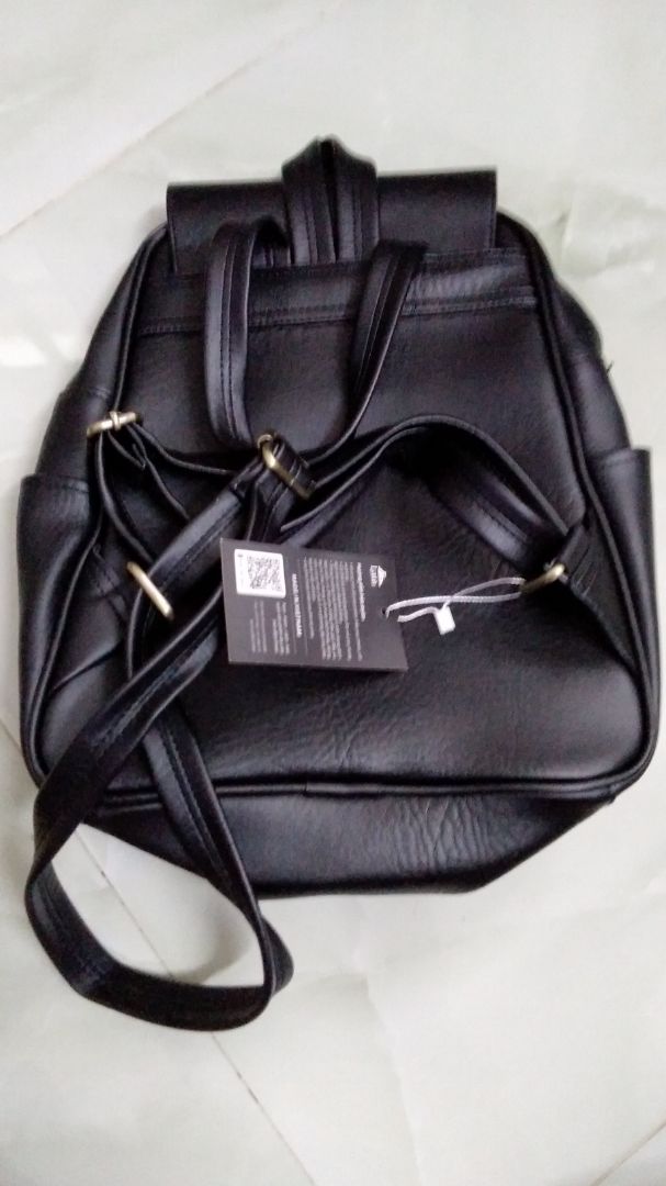 Rất hài lòng, sản phẩm nhận như ảnh. Balo dày, vải lót trong rất đẹp, mịn, khóa kéo chắc chắn, dây đeo cũng rất ok.  Balo hiệu Lata, hàng VN. Ủng hộ hàng VN. Shop uy tín. Mua hàng tại Tiki yên tâm lắm. Thanks