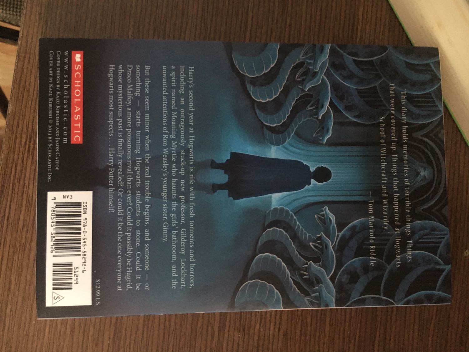 Mình mua hàng từ Tiki cũng đã khá lâu và cũng chưa bao giờ phải thất vọng. Nhưng lần này Tiki khiến mình thật sự không hài lòng. Mình đặt mua 4 tập sách nhưng một trong 4 cuốn đó lại là tiếng Anh. Mình không biết Tiki có kiểm hàng trước khi giao đến tay của khách hàng hay không, điều này thật sự là không thể chấp nhận được. Nếu nguồn hàng đến từ một nhà cung cấp khác mình có thể chấp nhận, nhưng ở đây là Tiki Trading thì mình thấy hơi có vấn đề. Mình mua tặng cháu thì tuần rồi nghe cháu bảo như vậy cũng không biết giải thích sao. Mong Tiki kiểm tra lại và cho mình câu trả lời cũng như cách giải quyết thoả đáng về sự cố này.