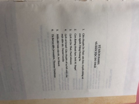 Mặc dù quyển này mình có thể đọc bản ebook nhưng vẫn thích mua sách in, cảm giác lật sách không thể thay thế được. Chất giấy rất tốt, mịn, màu vàng dịu mắt, khổ chữ to rõ lại sắc nét đều màu. Những ai muốn tìm hiểu về dân tộc Do Thái nên tìm đọc tủ sách Israel. Đương nhiên lỗi đáng máy khó lòng tránh khỏi.