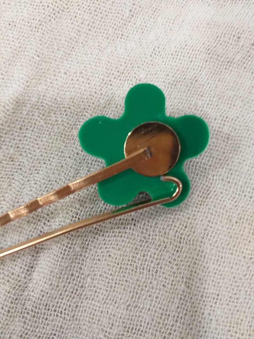 kẹp bông hoa gãy ngay lần đầu tiên, ko có độ dẻo, kẹp chữ X nặng, kẹp lệch trên dưới, 2 kẹp bật lớn có độ mở rộng, chất lượng kém, kẹp bật nhỏ độ mở rộng tốt hơn xíu,kẹp tóc ít.
nói chung là thất vọng, tiki có thể thu hồi đơn hàng này được ko? kẹp bông hoa gãy ngay lần đầu tiên, ko có độ dẻo, kẹp chữ X nặng, kẹp lệch trên dưới, 2 kẹp bật lớn có độ mở rộng, chất lượng kém, kẹp bật nhỏ độ mở rộng tốt hơn xíu,kẹp tóc ít.
nói chung là thất vọng, tiki có thể thu hồi đơn hàng này được ko?