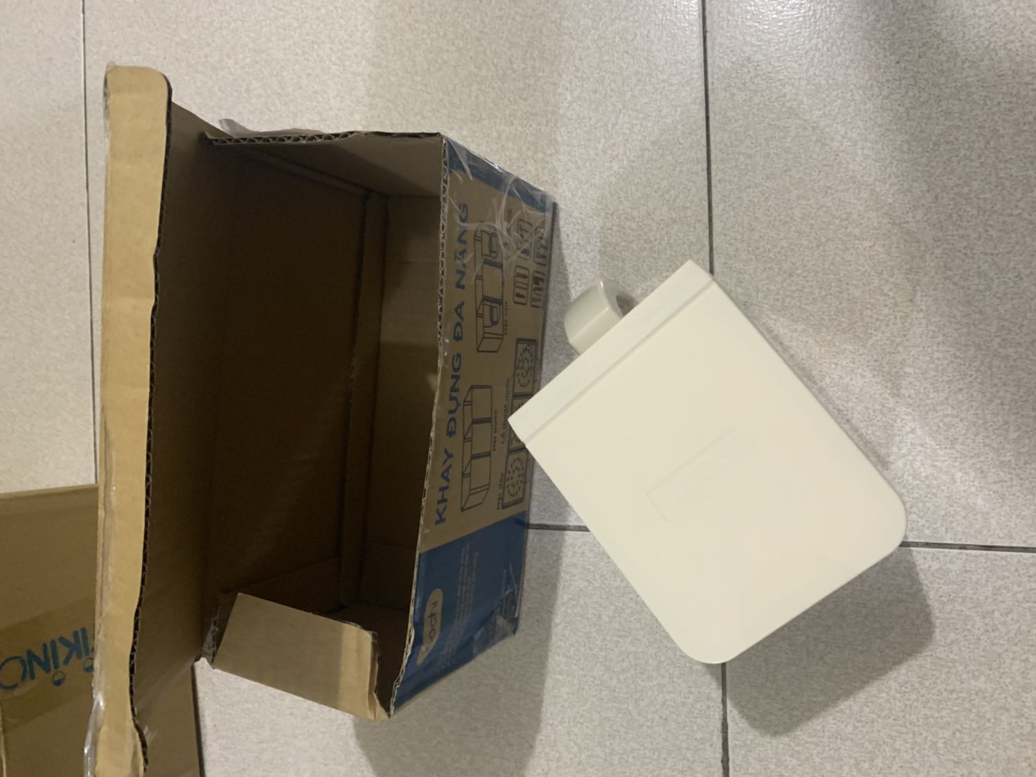 Đặt bộ hộp đựng gia vị sao giao cho tôi có 1 hộp đựng gia vị vậy??? Bán hàng kiểu *** đảo à?