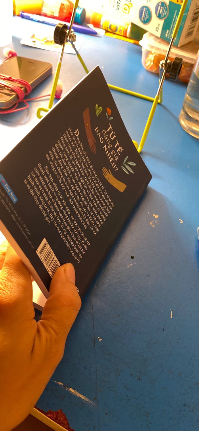 Đầu tiên phải biết tử tế với chính mình
Hãy làm việc tử tế mọi lúc mọi nơi , 
Nhỏ hay đơn giản là khen ngợi chính mình