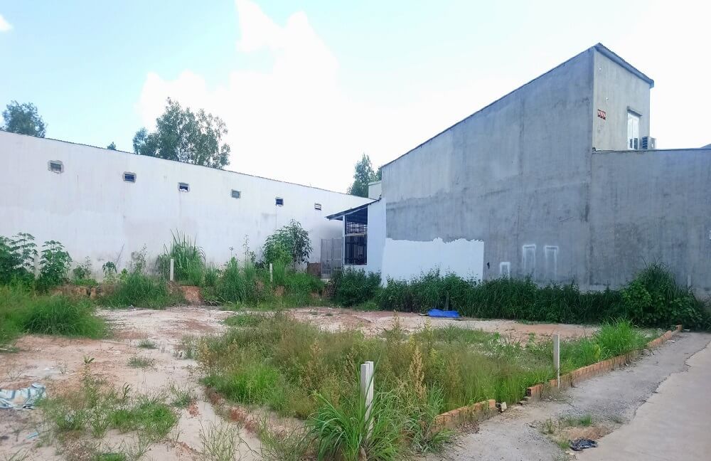 despite getting the largest size the helmet did not fit. I have tried to get a refund. to no success. the design of the helmet is not great. the shop have not tried to get in ***.