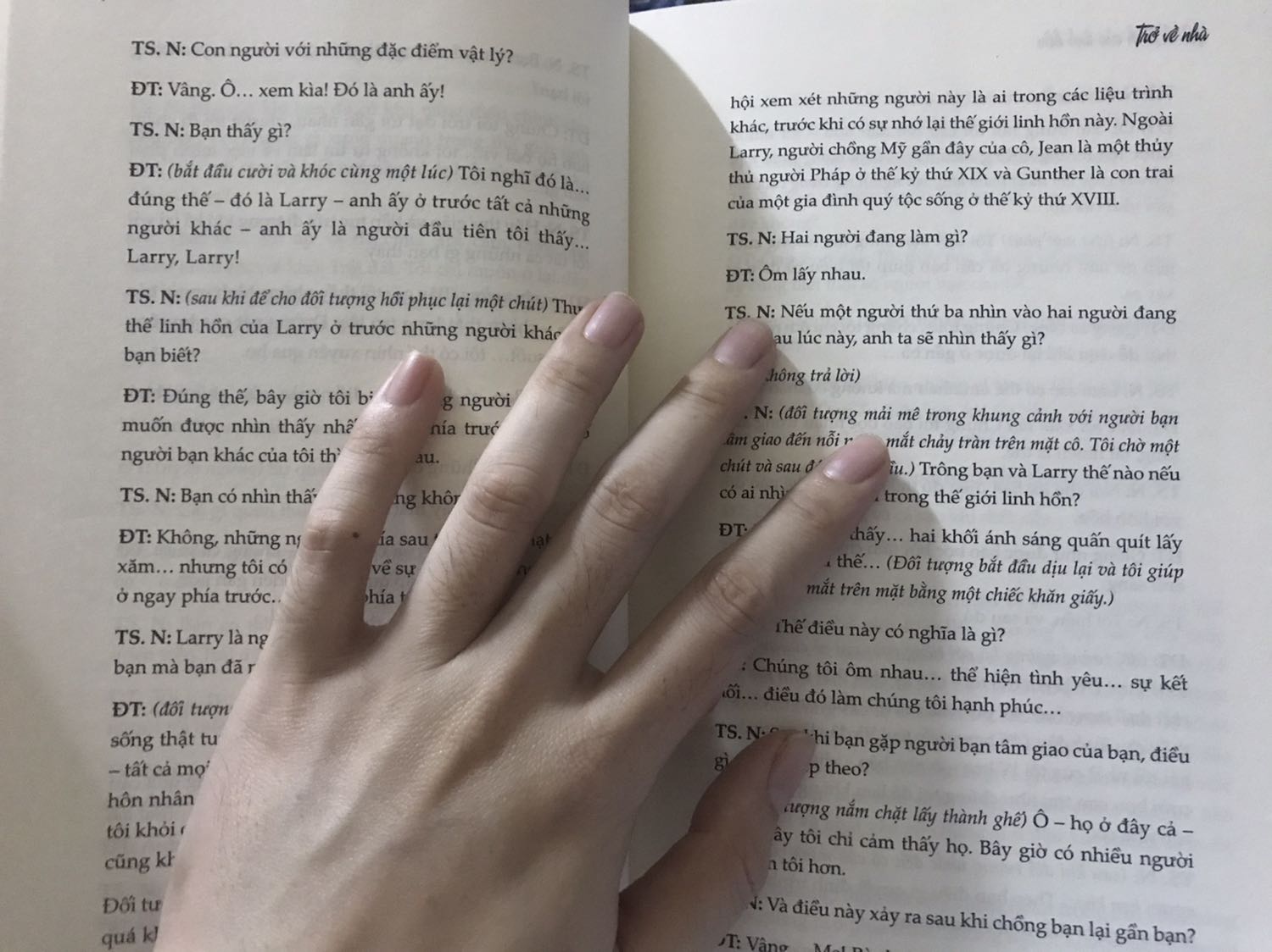 Nội dung cuốn này thì mình đã nghiên cứu kỹ mới mua, này tuỳ bạn nào muốn tìm hiểu sâu vấn đề này thì rất hay , còn nếu chưa qua nghiên cứu thì đọc sẽ hơi khó hiểu nhé, riêng mặt ngoài thì bìa và chất lượng giấy rất tuyệt, cảm nhận được mùi thơm của sách " thiệt " ak, sách size lớn nha, mình nhận sơm hơn 3 ngày so với dự kiến.
Cám ơn ạ