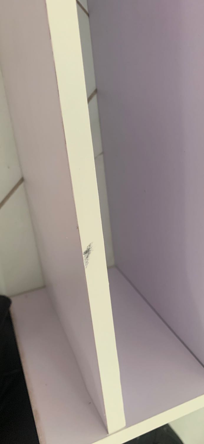 Miếng gỗ nhìn nham nhở, bể góc, lem sơn đen không chùi ra được. Vị trí bắt ốc thậm chị còn không khớp nhau, khiến kệ bị lệch.
Không đáng mua. Miếng gỗ nhìn nham nhở, bể góc, lem sơn đen không chùi ra được. Vị trí bắt ốc thậm chị còn không khớp nhau, khiến kệ bị lệch.
Không đáng mua.