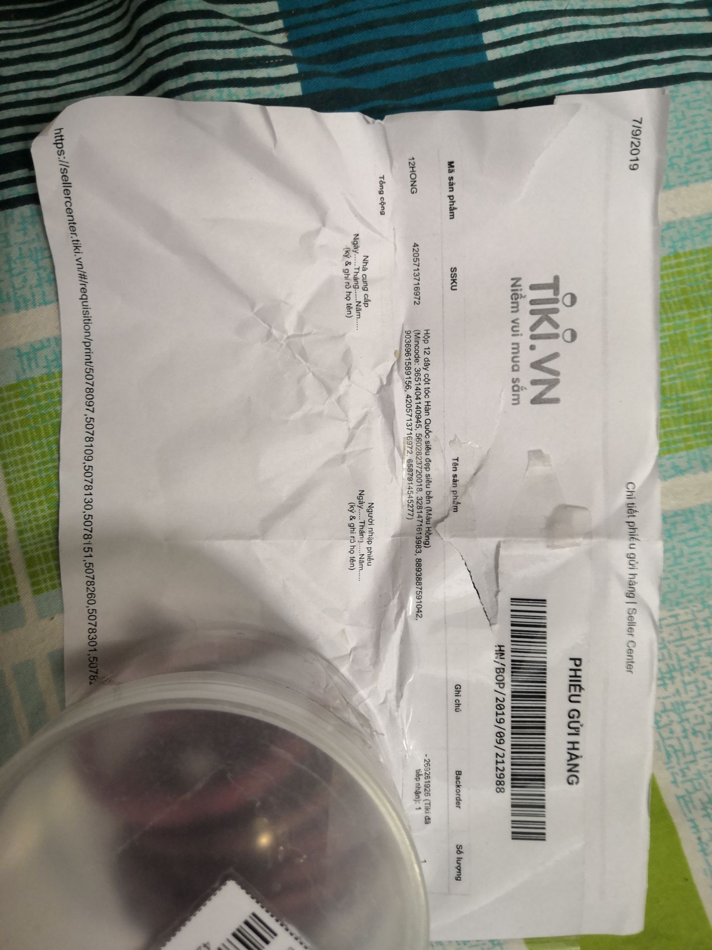 Mình đặt cột tóc màu tóc màu hồng trên đơn hàn vẫn để nhưng sản phẩm lại màu tím than. Cạn lời