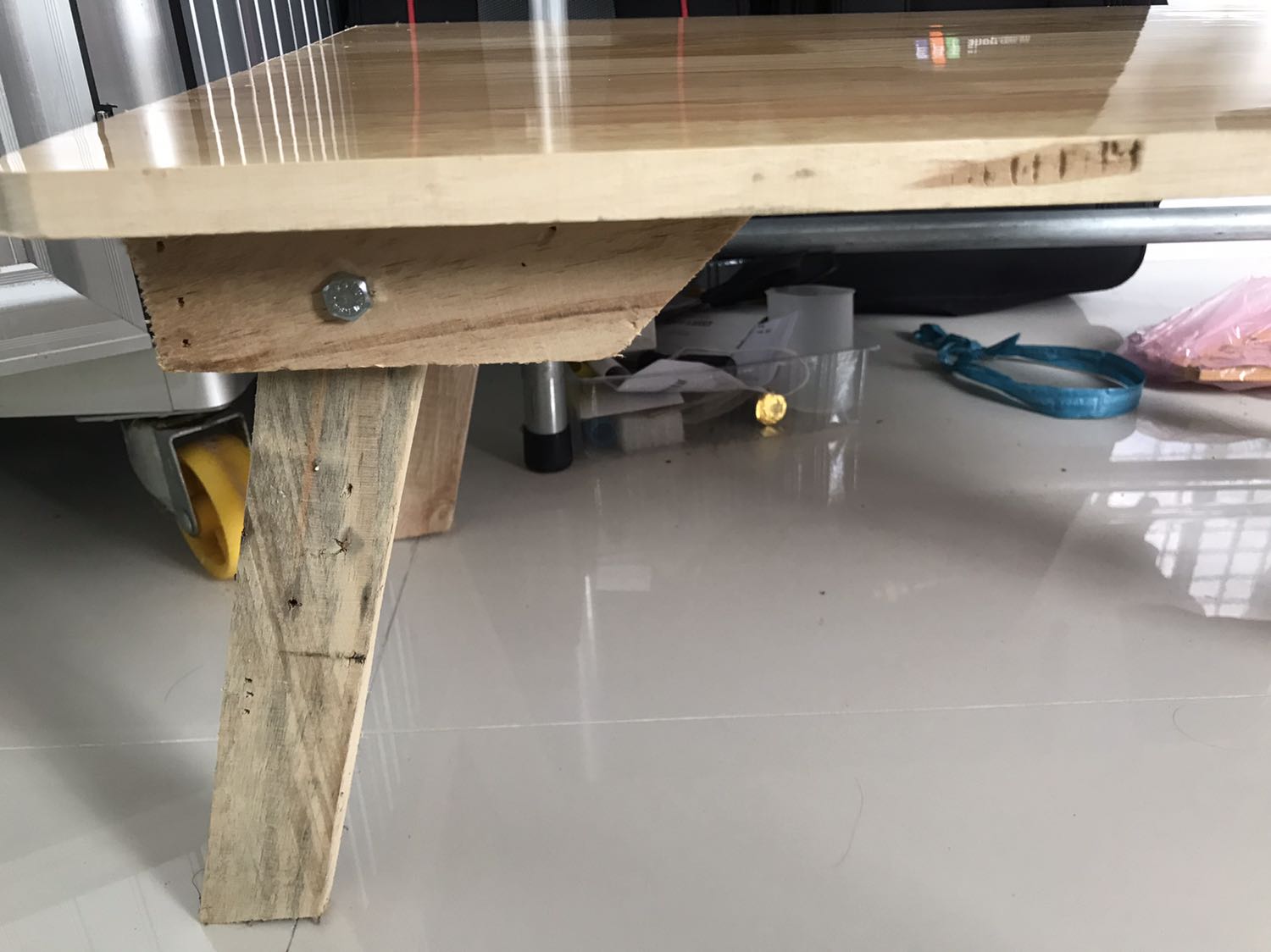 Dề nghị shop bán hàng đăng hình chân thực chút. Cái bàn mình nhận được chất lượng kém hơn rất nhiều so với trong hình quảng cáo.