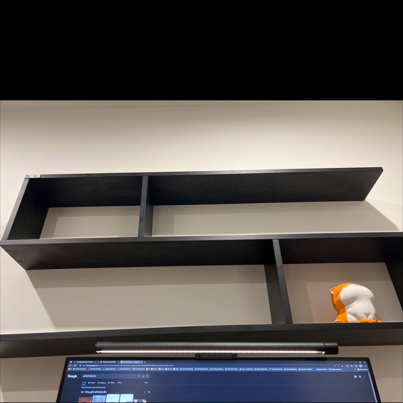 hàng đóng gói rất kĩ, hướng dẫn rõ ràng, kệ dày chắc chắn, được làm từ gõ mdf lõi xanh chống thấm. 5 sao cho chất lượng.