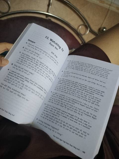 Shop bọc chu đáo. Sau 1 bài đọc là 1 thông tin đi kèm, ta hiểu được bao quát vấn đề. Xen kẻ việt anh có chú thích đơn giản, dễ hiểu. Giá rẻ, có vẻ in ấn đã lâu nhưng lại chất lượng đọc hiểu thì không lệch đi đâu được.