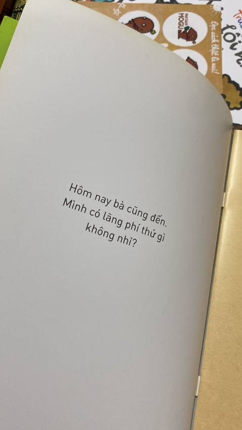 Bìa sách đẹp,màu sắc bắt mắt,giấy dày dặn,mực in rõ nét không bị lem nhoè