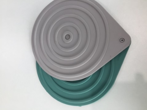 Chất liệu silicon an toàn, ko bị mốc, mủn như các loại đế lót bằng gỗ, dày dặn hơn các Shop bán miếng lót nồi silicon mỏng tanh mà mk đã từng mua
Dễ vệ sinh cực kỳ
Chỉ cần lau qua cũng được luôn