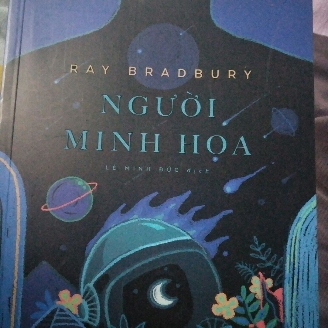 mới đọc đã thấy khá hấp dẫn rùi
giọng văn của Ray Bradbury hợp mình nên ưng lắm
tiki giao không nhanh lắm với đóng gói cung hơi ẩu xíu, may không bị móp hay df sách