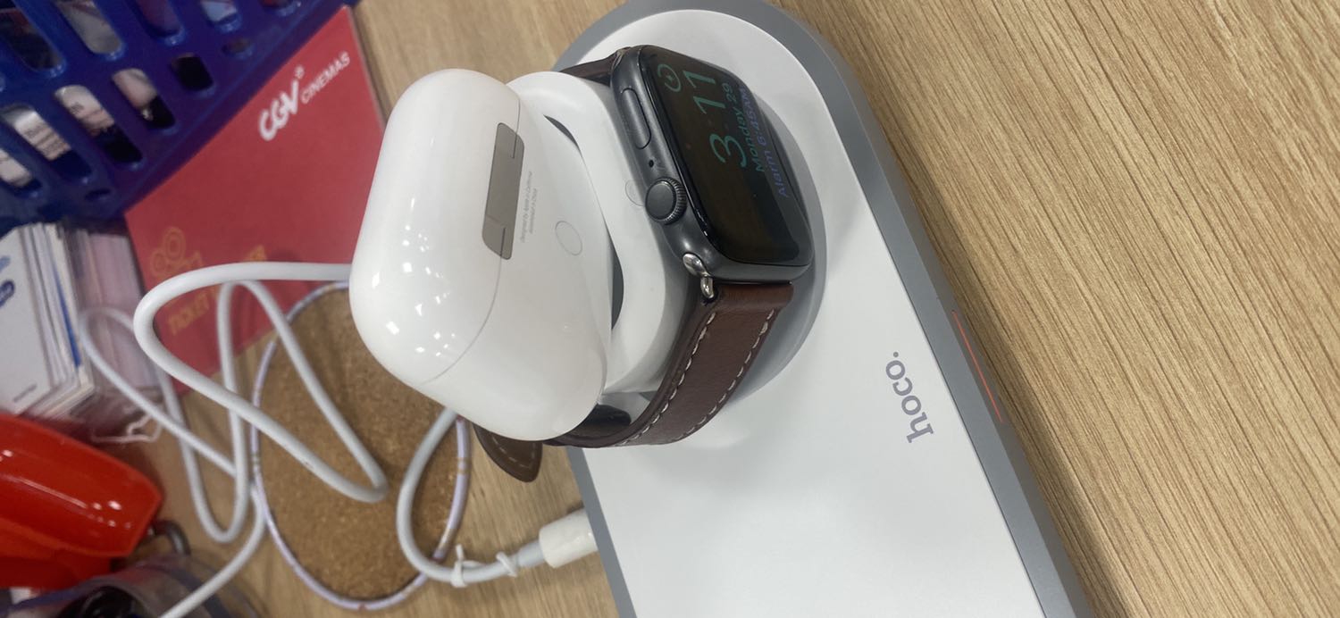 Ko vừa Airpod pro, nhắn tin trao đổi với shop thì không có bất kỳ phẩn hồi nào để hỗ trợ hay trao đổi. Không cho đổi cũng được nhưng ít ra nên có sự trao đổi hỗ trợ với khách hàng.